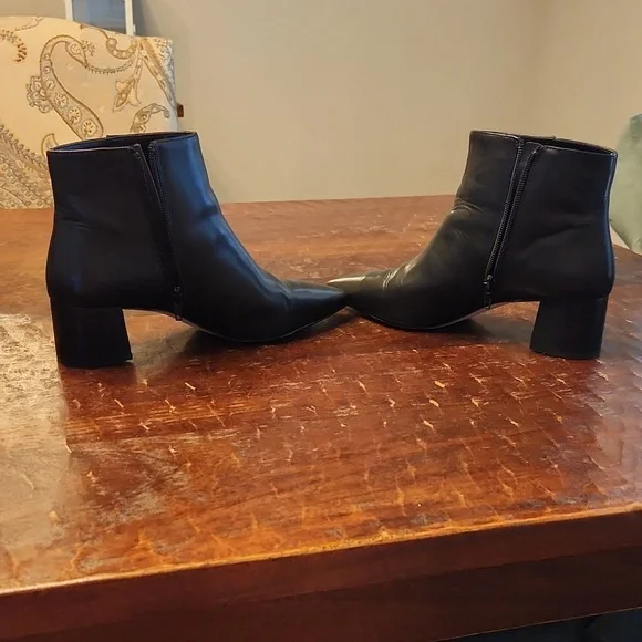 Ann Taylor black booties - Picture 3 of 7